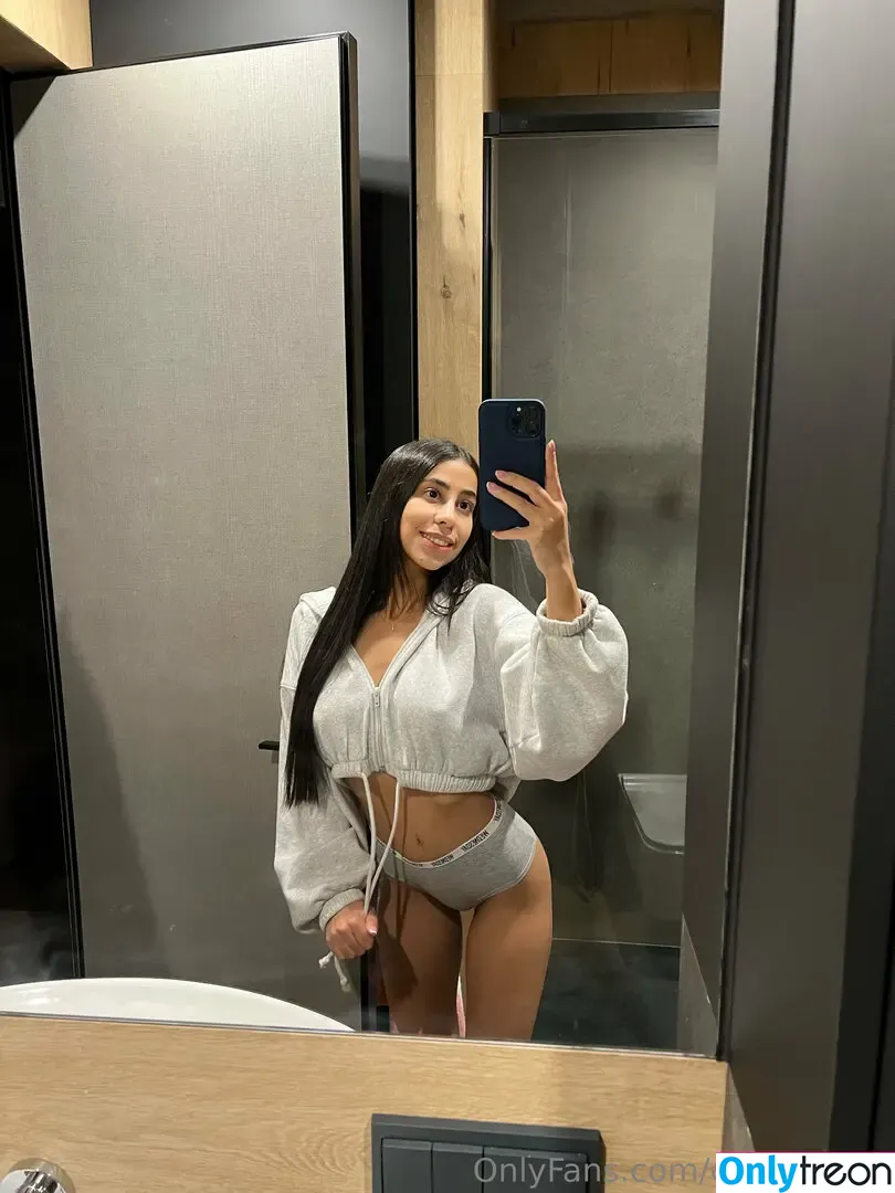 daya_wifey nude photo #0057 (dats.wifey)