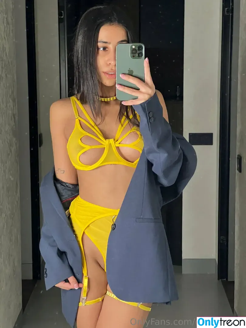 daya_wifey nude photo #0104 (dats.wifey)