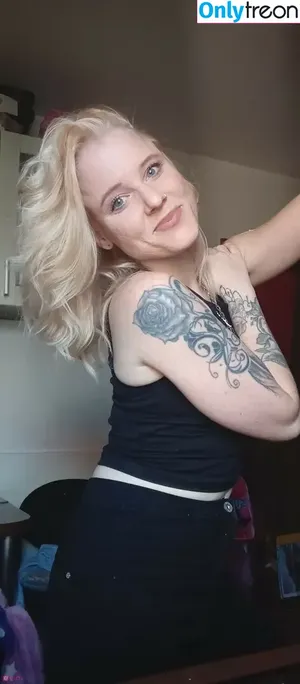 deathprincesses / death.princess / em_smilex nude photo #0002