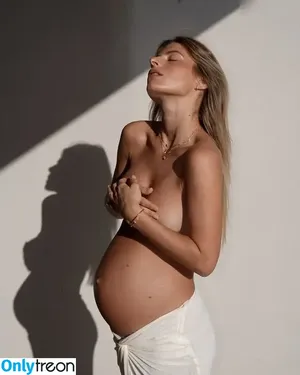 Debi Flügge / debiflue nude photo #0038