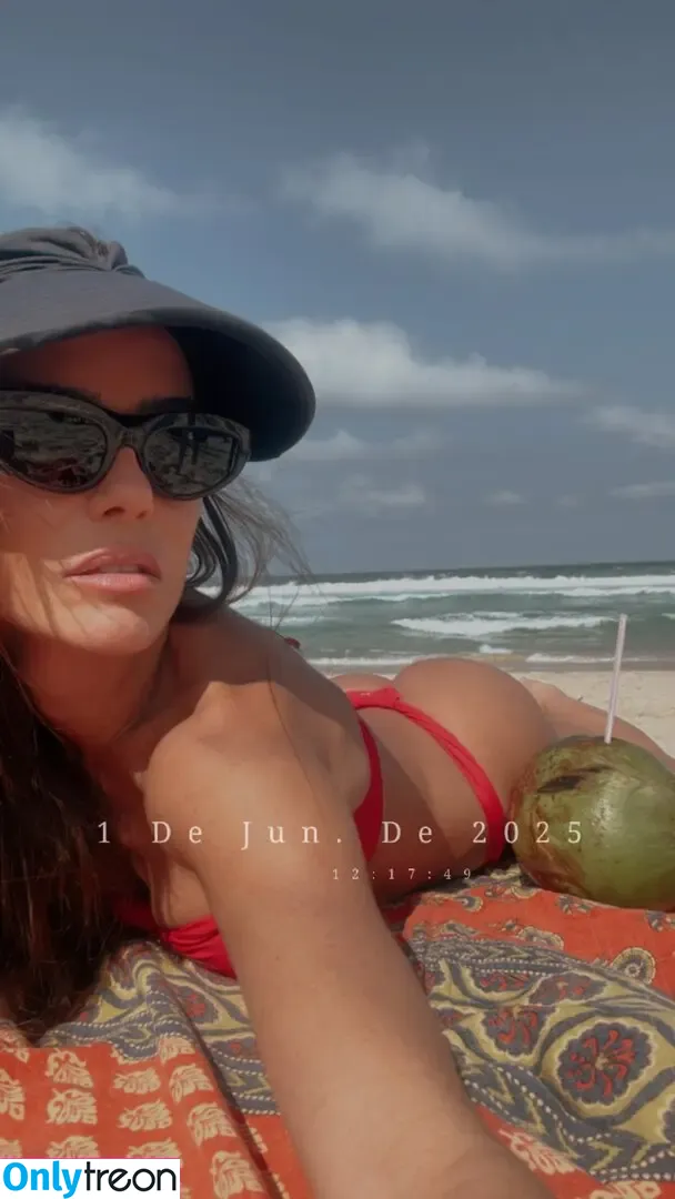 Deborah Secco nude photo #2142 (dedesecco)