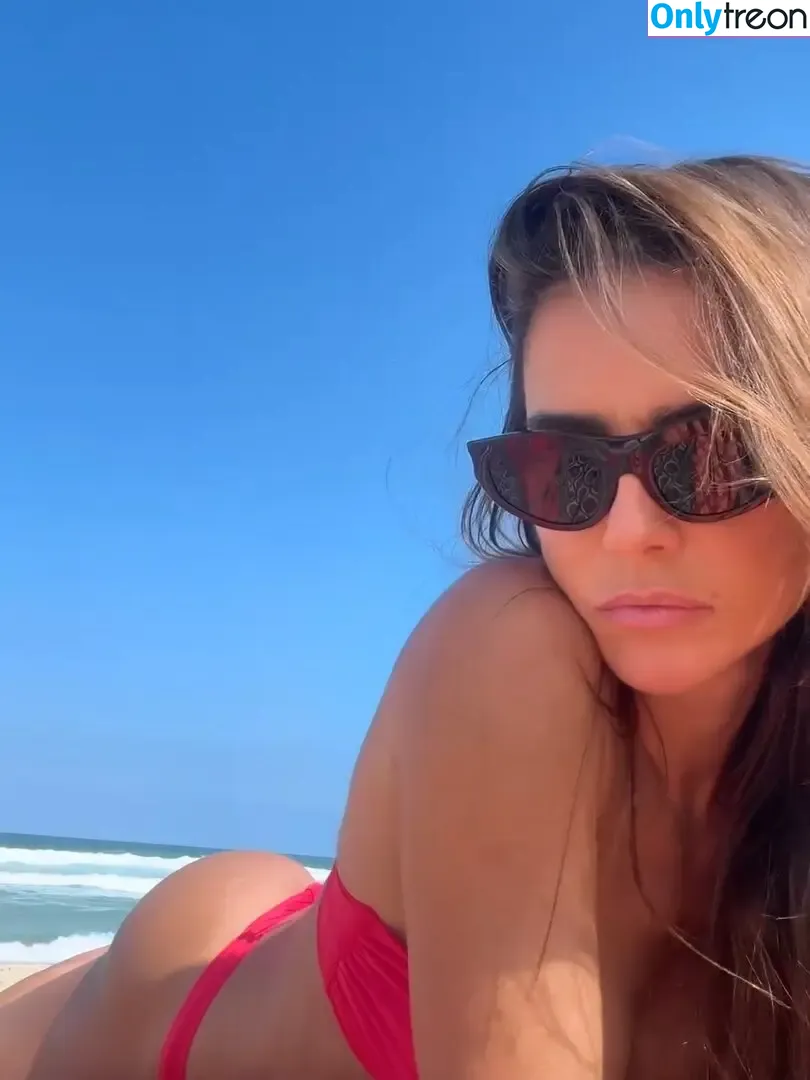 Deborah Secco nude photo #2148 (dedesecco)
