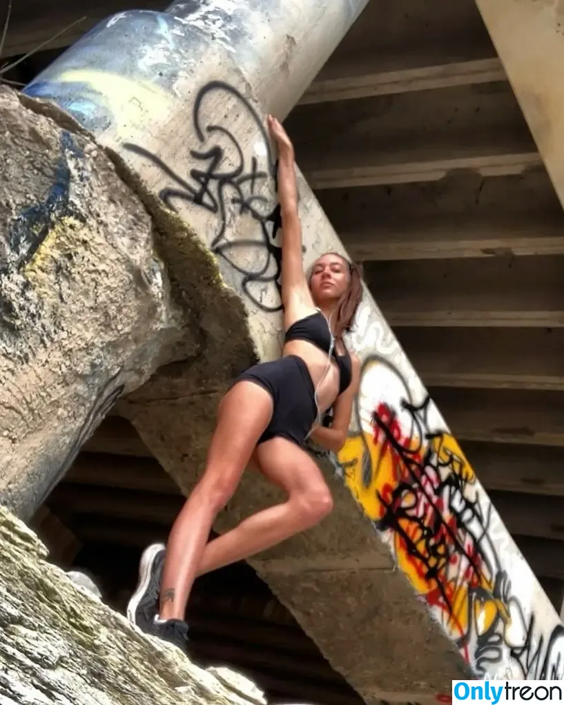 deepfocuslens nude photo #0017 (deepfocuslens)