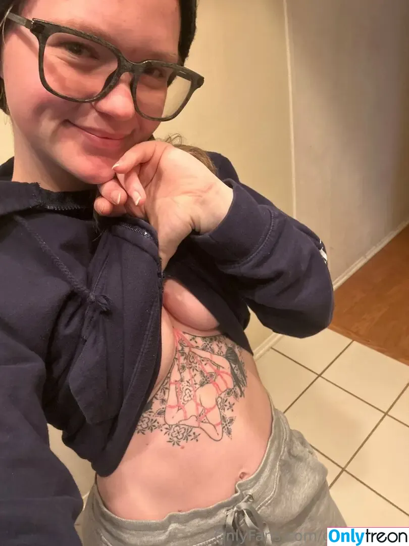 defiantlittle nude photo #0007 (defiant_little)