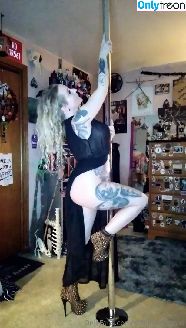 defilingdemons nude photo #0001 (defilingdemons)