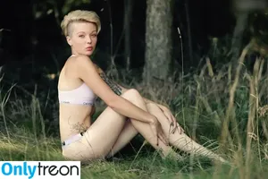  nude photo #0002