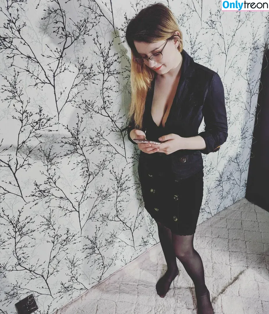 delimbre nude photo #0051 (TheGreedyTwo / delimbre.nix)