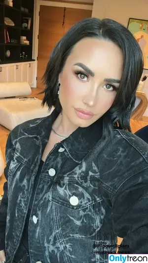 Demi Lovato / ddlovato nude photo #0005