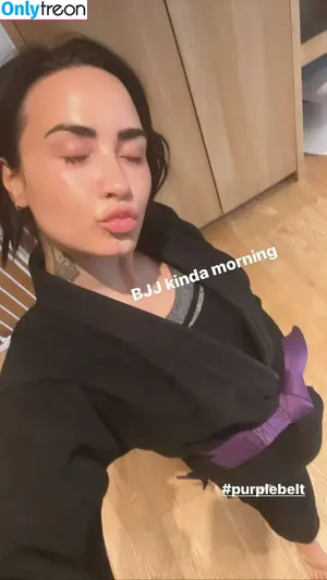 Demi Lovato / ddlovato nude photo #0006