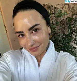 Demi Lovato / ddlovato nude photo #0009