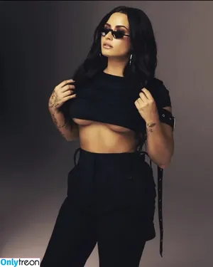 Demi Lovato / ddlovato nude photo #0029