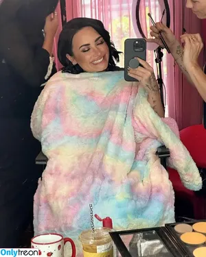 Demi Lovato / ddlovato nude photo #0032