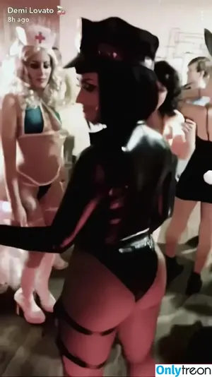 Demi Lovato / ddlovato nude photo #0033
