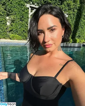 Demi Lovato / ddlovato nude photo #0037