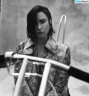 Demi Lovato / ddlovato nude photo #0048