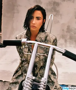 Demi Lovato / ddlovato nude photo #0049