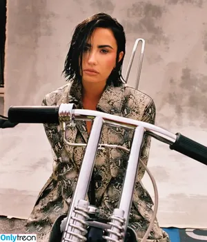 Demi Lovato / ddlovato nude photo #0060