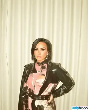 Demi Lovato / ddlovato nude photo #0066