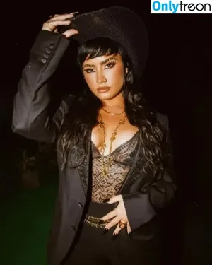 Demi Lovato / ddlovato nude photo #0068