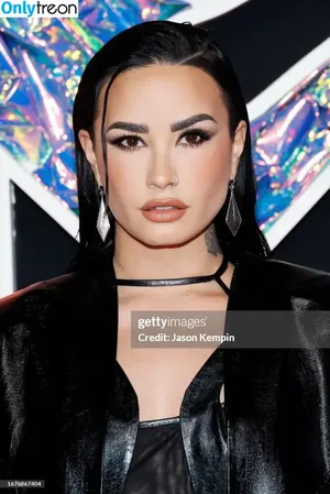 Demi Lovato / ddlovato nude photo #0087