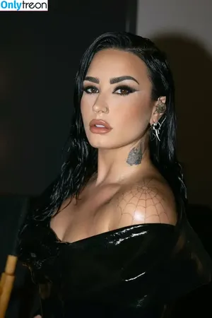 Demi Lovato / ddlovato nude photo #0092