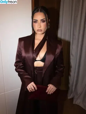 Demi Lovato / ddlovato nude photo #0099