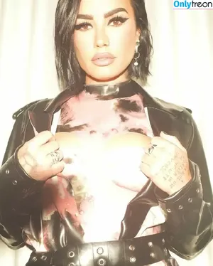 Demi Lovato / ddlovato nude photo #0104
