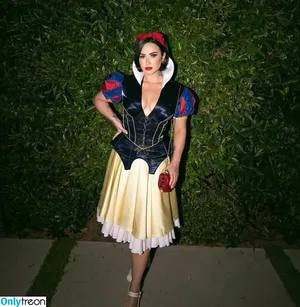 Demi Lovato / ddlovato nude photo #0121