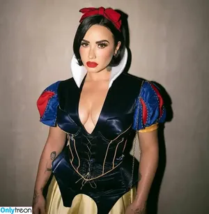 Demi Lovato / ddlovato nude photo #0124