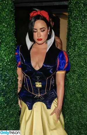 Demi Lovato / ddlovato nude photo #0127
