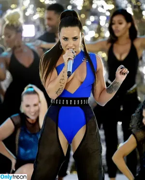 Demi Lovato / ddlovato nude photo #0135
