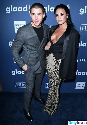Demi Lovato / ddlovato nude photo #0157