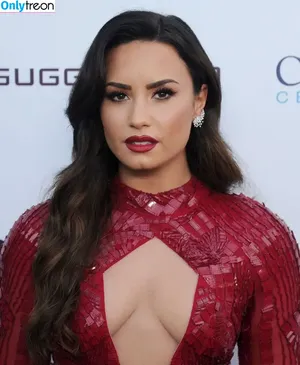 Demi Lovato / ddlovato nude photo #0159