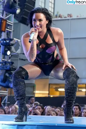 Demi Lovato / ddlovato nude photo #0170