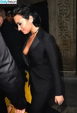 Demi Lovato / ddlovato nude photo #0174