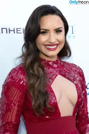 Demi Lovato / ddlovato nude photo #0178