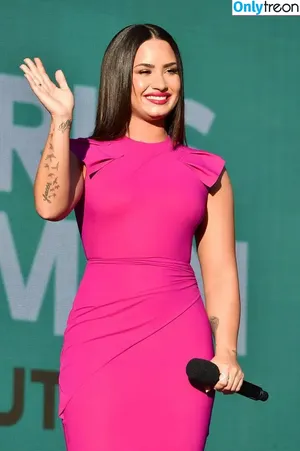 Demi Lovato / ddlovato nude photo #0179