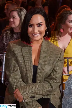 Demi Lovato / ddlovato nude photo #0184