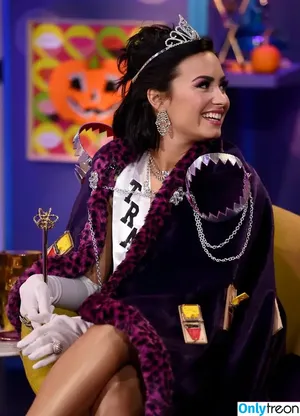 Demi Lovato / ddlovato nude photo #0187