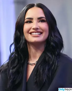 Demi Lovato / ddlovato nude photo #0189