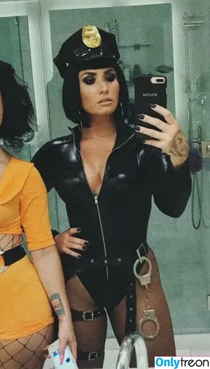 Demi Lovato / ddlovato nude photo #0190