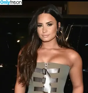 Demi Lovato / ddlovato nude photo #0195