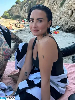 Demi Lovato / ddlovato nude photo #0203