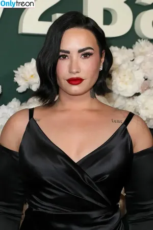 Demi Lovato / ddlovato nude photo #0209