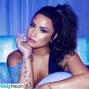 Demi Lovato / ddlovato nude photo #0220
