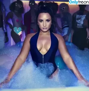 Demi Lovato / ddlovato nude photo #0221