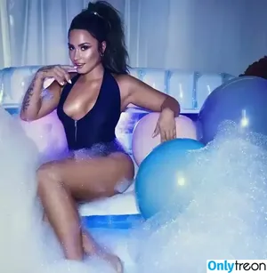 Demi Lovato / ddlovato nude photo #0223