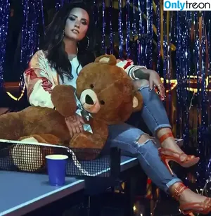 Demi Lovato / ddlovato nude photo #0226