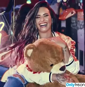 Demi Lovato / ddlovato nude photo #0228