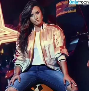 Demi Lovato / ddlovato nude photo #0230